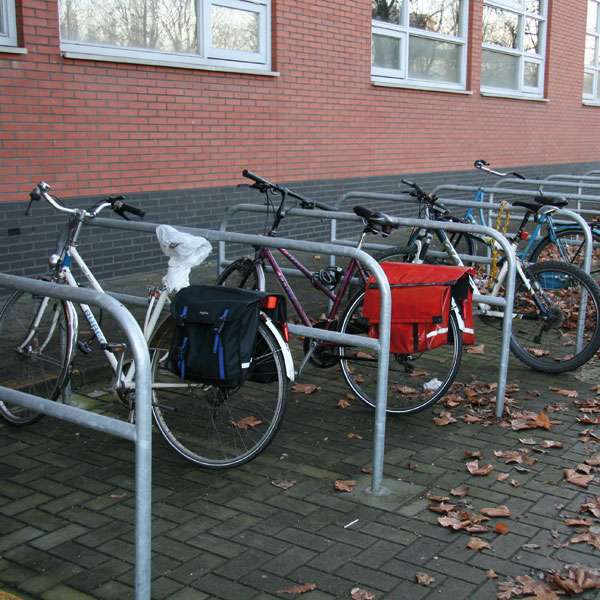 Fietsparkeren | Fietsaanleunbeugels | FalcoLean fietsaanleunbeugels met tussenbuis Fietsparkeren | Fietsaanleunbeugels | FalcoLean fietsaanleunbeugels met tussenbuis | image #9 |