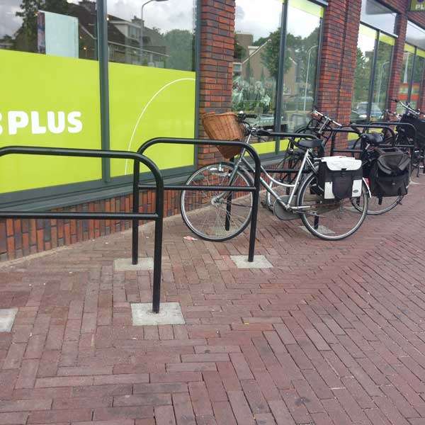 Fietsparkeren | Fietsaanleunbeugels | FalcoLean fietsaanleunbeugels met tussenbuis | image #4 |  