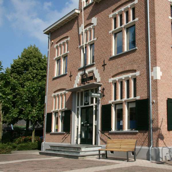 Straatmeubilair | Banken | FalcoStretto buitenbank met rug Straatmeubilair | Banken | FalcoStretto buitenbank met rug | image #2 |