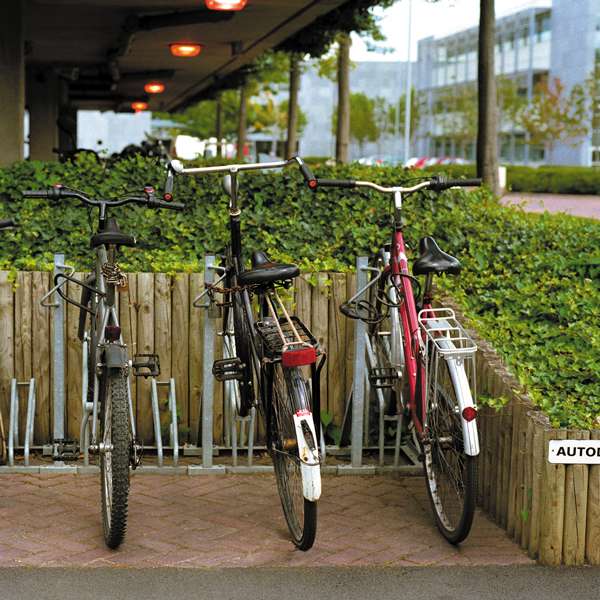 Fietsparkeren | Fietsenrekken met aanbindvoorziening | A-11 fietsenrek met aanbindpaal 00.610 Fietsparkeren | Fietsenrekken met aanbindvoorziening | A-11 fietsenrek met aanbindpaal 00.610 | image #2 |