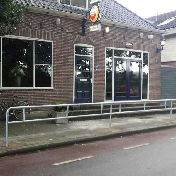 Verkeersvoorzieningen | Verkeersgeleiders | Doorlopend geleidehek | image #7 |  