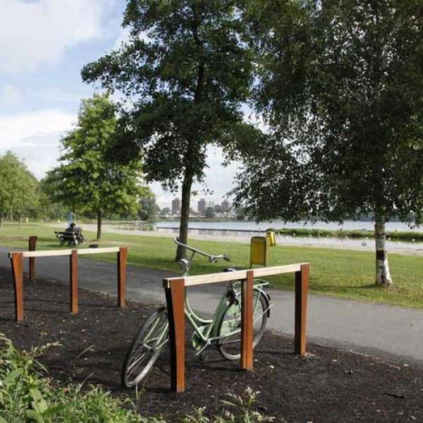 Fietsparkeren | Op maat gemaakt | Fietsaanleunbeugels van Cortenstaal en hout Fietsparkeren | Op maat gemaakt | Fietsaanleunbeugels van Cortenstaal en hout | image #1 |