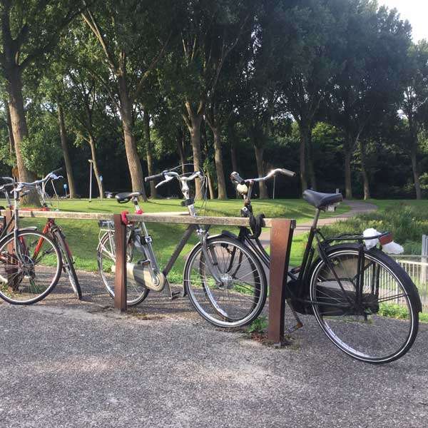 Fietsparkeren | Op maat gemaakt | Fietsaanleunbeugels van Cortenstaal en hout Fietsparkeren | Op maat gemaakt | Fietsaanleunbeugels van Cortenstaal en hout | image #3 |