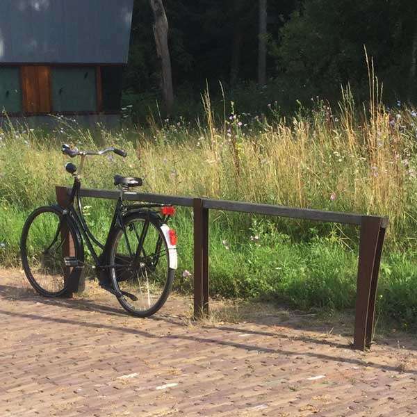 Fietsparkeren | Op maat gemaakt | Fietsaanleunbeugels van Cortenstaal en hout Fietsparkeren | Op maat gemaakt | Fietsaanleunbeugels van Cortenstaal en hout | image #4 |