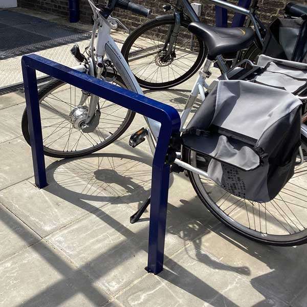 Fietsparkeren | Fietsparkeren met oplaadpunt voor e-bike | FalcoForce fietsaanleunbeugel met oplaadpunten Fietsparkeren | Fietsparkeren met oplaadpunt voor e-bike | FalcoForce fietsaanleunbeugel met oplaadpunten | image #2 |