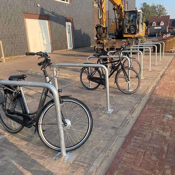 Fietsparkeren | Fietsaanleunbeugels | FalcoLean fietsaanleunbeugels met tussenbuis Fietsparkeren | Fietsaanleunbeugels | FalcoLean fietsaanleunbeugels met tussenbuis | image #2 |