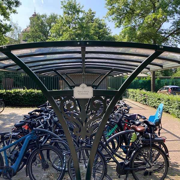 Overkappingen | Op maat gemaakt | Maatwerk fietsoverkapping voor een sprookjesachtig pretpark | image #3 |  127649 fietsoverkapping fietsparkeren op maat