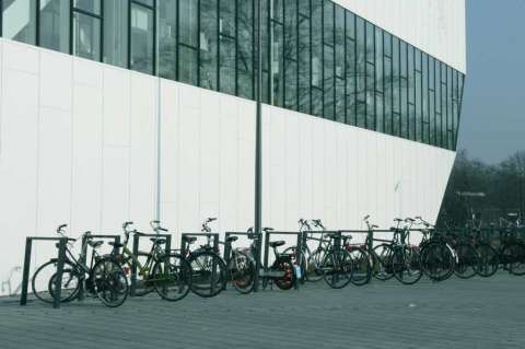 Fietsaanleunbeugels uit koker