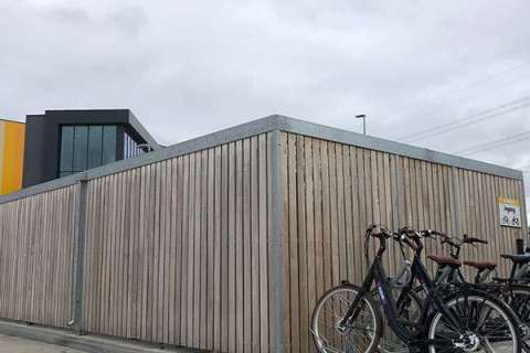 110120 fietsparkeren fietsoverkapping rokersruimte fietsenrek