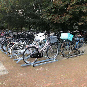 Projecten | Speciale fietsenrekken voor kratfietsen op het schoolplein | image #1 | 117344 fietsparkeren fietsenrek kratfietsen