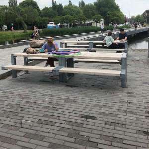 Projecten | Picknicksets met anti graffiti coating op terrein Technische Universiteit Delft | image #1 | 120101 straatmeubilair picknickset anti graffiti coating