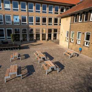 Projecten | Picknicksets op schoolplein | image #1 | 120445 straatmeubilair picknickset