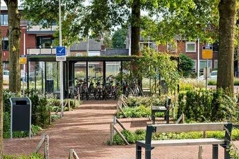 120638 fietsparkeren fietsoverkapping fietsaanleunhekje fietsnietje straatmeubilair groendak wachtruimte abri