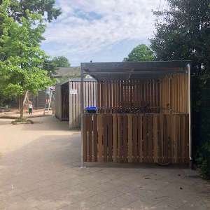 Projecten | Overkapping op maat met gedeeltelijk dichte zijwand voor Zeister Vrije School | image #1 | 121898 overkapping fietsoverkapping schoolplein