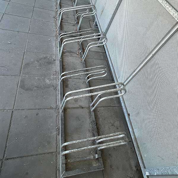 Fietsoverkapping op maat met gepoedercoat perfoplaat