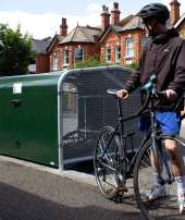 Straatpraat #8 Fietsen is populair. Maar waar laten we al die tweewielers?