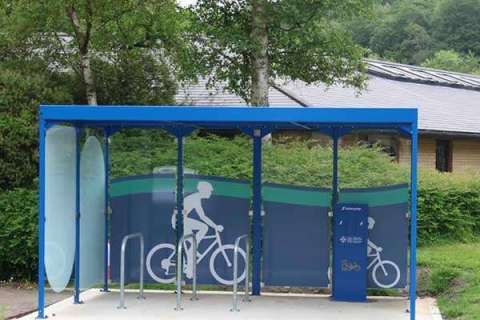 Falco U.K en Solarcycle lanceren duurzame e-bike oplaadstations
