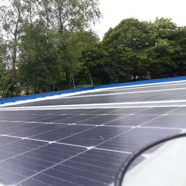 Falco U.K en Solarcycle lanceren duurzame e-bike oplaadstations