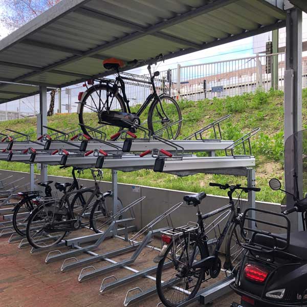 Week 1: fietsparkeren bij gerenoveerd PostNL kantoor Den Haag