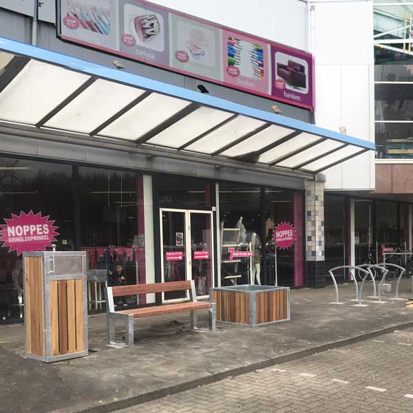 Week 17: straatmeubilair bij Woonboulevard Zaandam