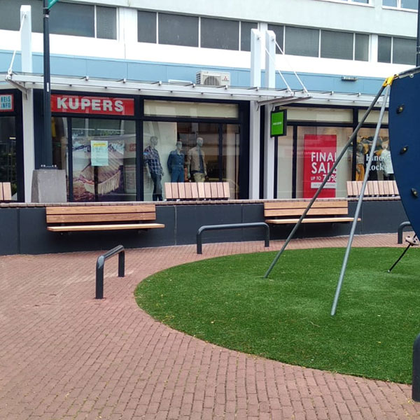 Week 37: muurbanken in een winkelcentrum