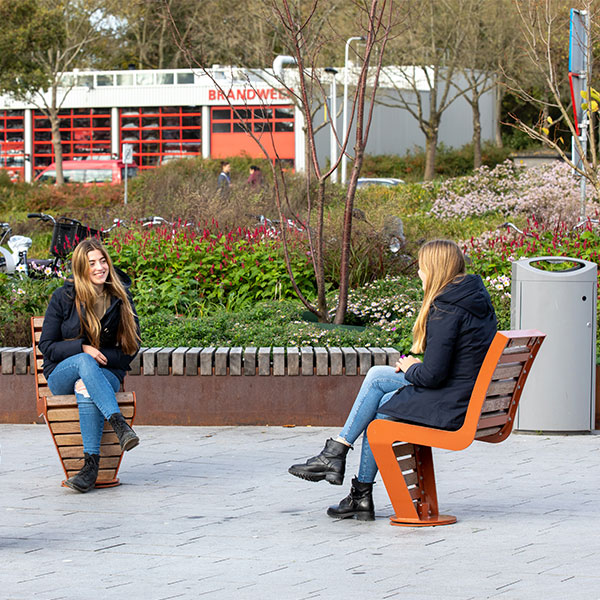 Straatpraat #4 Straatmeubilair en Corona; om over na te denken…