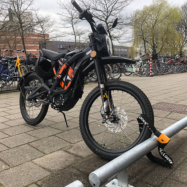 Geleidebuis voor markering scooters en fatbikes Hogeschool