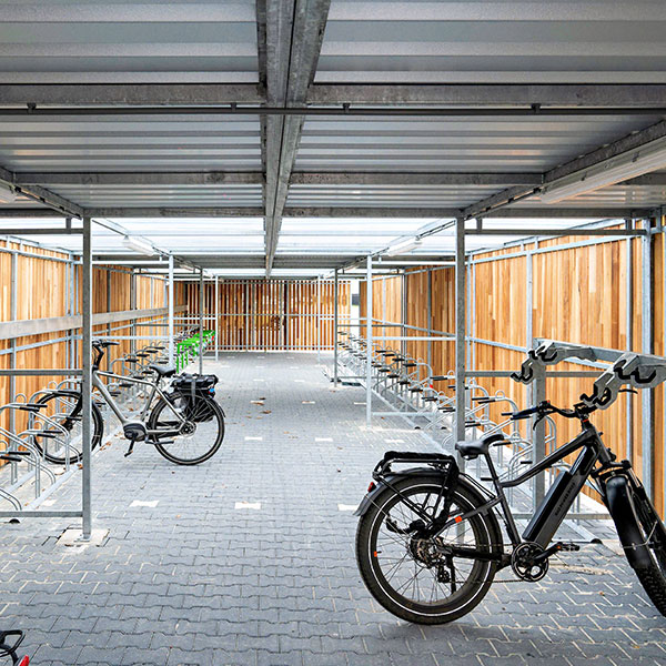 131974 fietsparkeren fietsenrekken fietsoverkappingg rokersruimte pauzeruimte