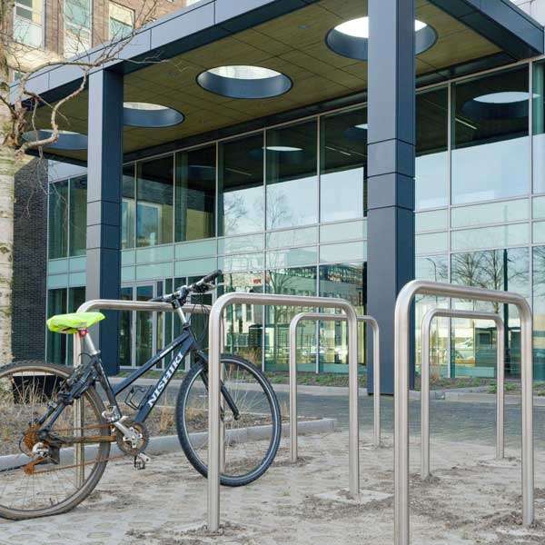 133494 straatmeubilair buitenbank zitbank fietsaanleunbeugels fietsnietje fietsparkeren