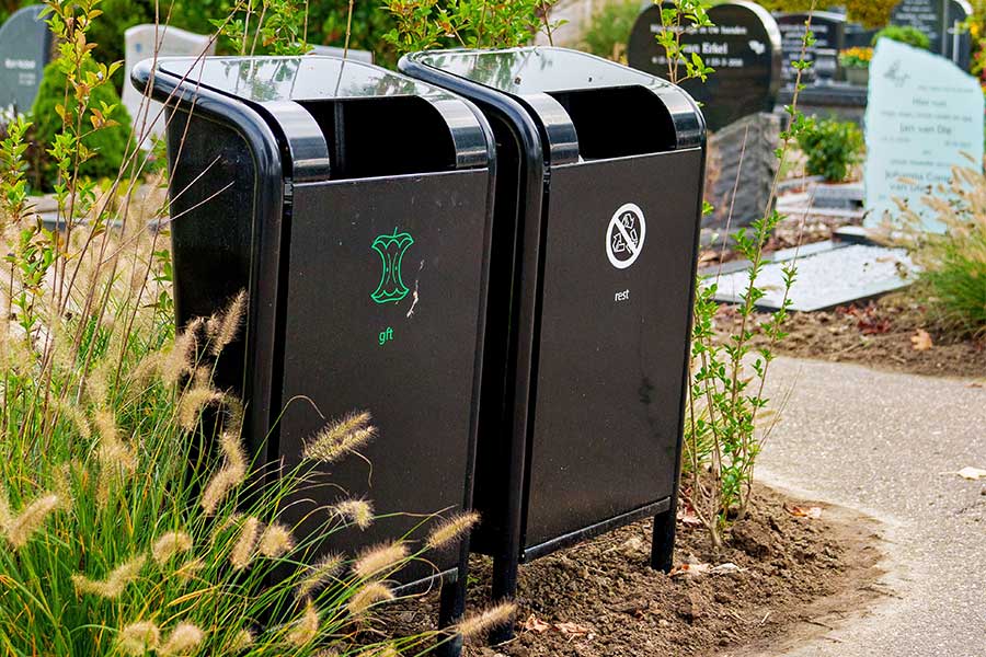 FalcoJona afvalbakken voor een nette begraafplaats