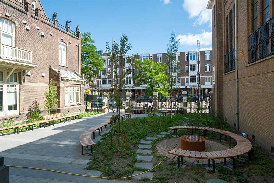 141027 straatmeubilair buitenbanken bank Paradijskerk Rotterdam