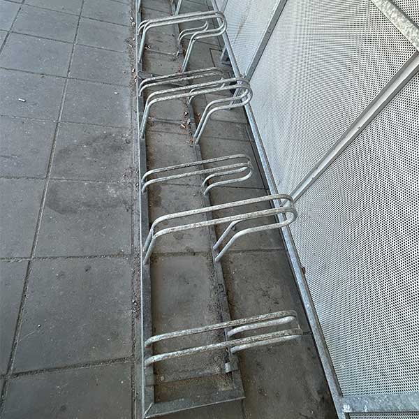 Fietsoverkapping op maat met gepoedercoat perfoplaat