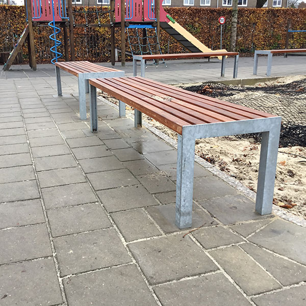111610 buitenbank straatmeubilair schoolplein