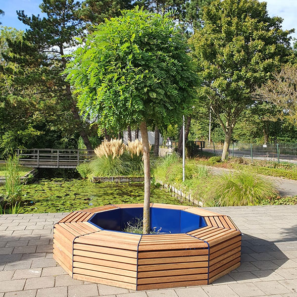 122913 straatmeubilair boombank schoolplein zitbank