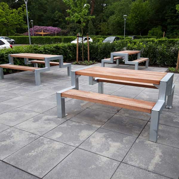 121547+122342  straatmeubilair bedrijfspand picknickset statafel buitenbank