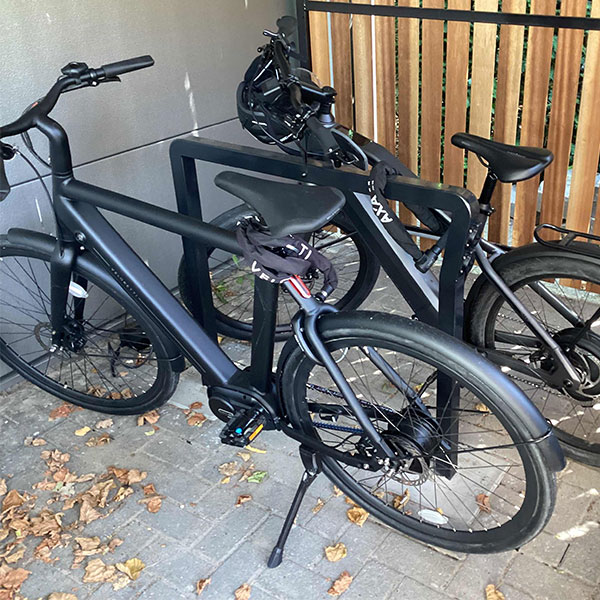 122349_121651 fietsoverkapping groendak fietsaanleunbeugel oplaadpunt