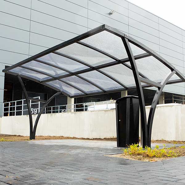 Verschillende overkappingen en straatmeubilair bij Aldi distributiecentrum