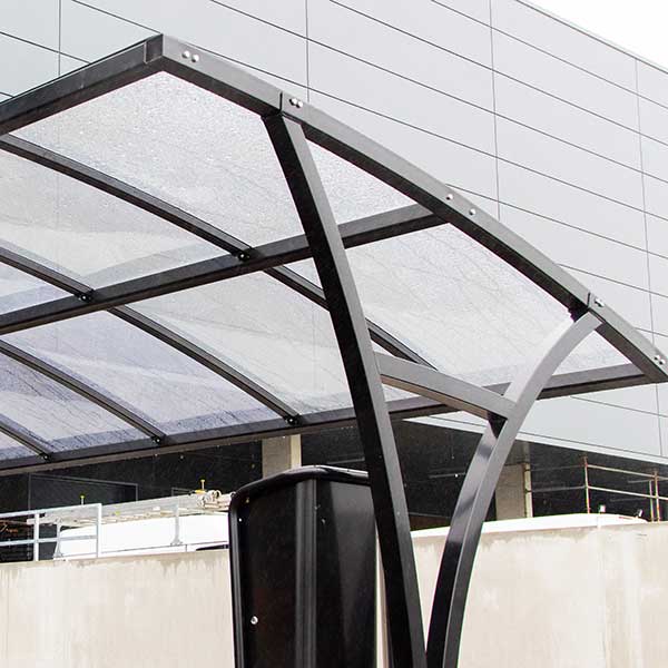 Verschillende overkappingen en straatmeubilair bij Aldi distributiecentrum