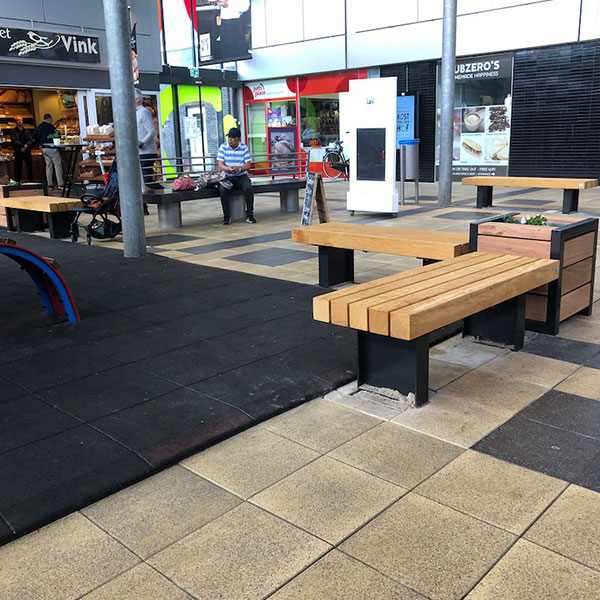 121965 straatmeubilair zitbank plantenbak